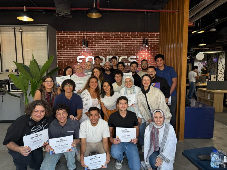 Participants of Foodics Folks showing off their certificates.